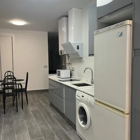Apartmán 6 A 3 Min Caminando De La Estacion De Bus Y Tren Maria Zambrano 6 *